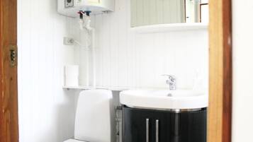 House, 4 Bedrooms, Non Smoking | Bathroom | Shower, towels