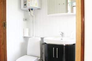 House, 4 Bedrooms, Non Smoking | Bathroom