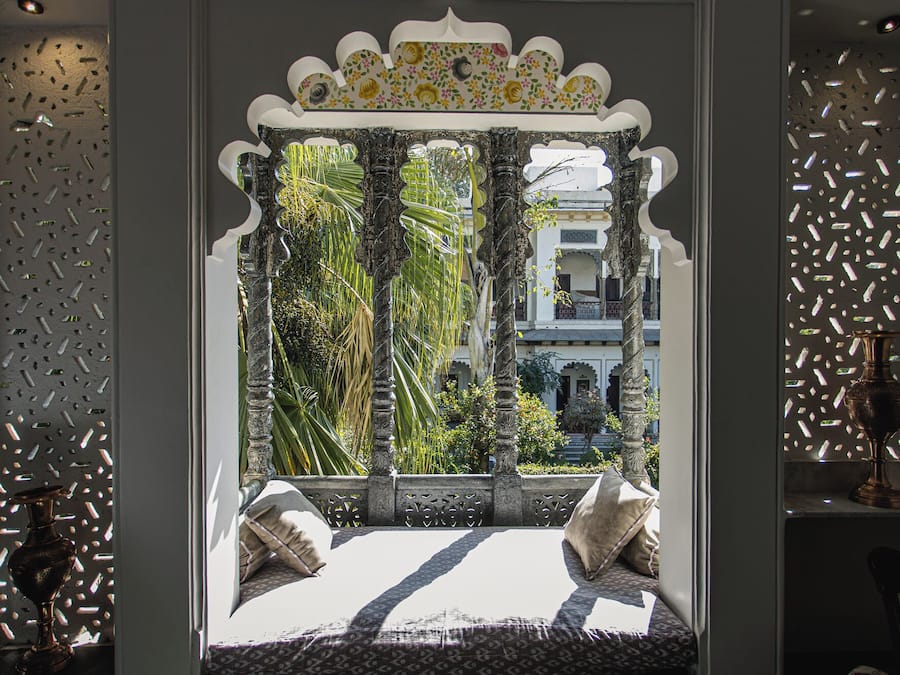 Deluxe kamer, 1 slaapkamer | Een bureau, verduisterende gordijnen, een strijkplank/strijkijzer