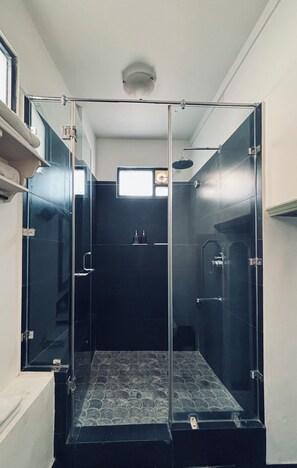 Superior Room, 1 Double Bed | Bathroom | Shower, free toiletries, hair dryer, towels - Kintsugi at Rangniwas (Udaipur)