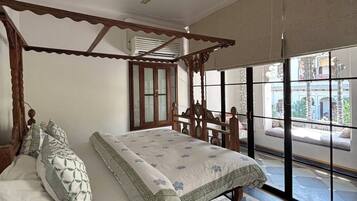 Quarto luxo, 1 quarto | Escrivaninha, cortinas blackout, ferros/tábuas de passar roupa