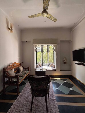 Habitació Deluxe, 1 dormitori | Escriptori, cortines opaques, planxa i posts de planxar i wifi gratuïta 