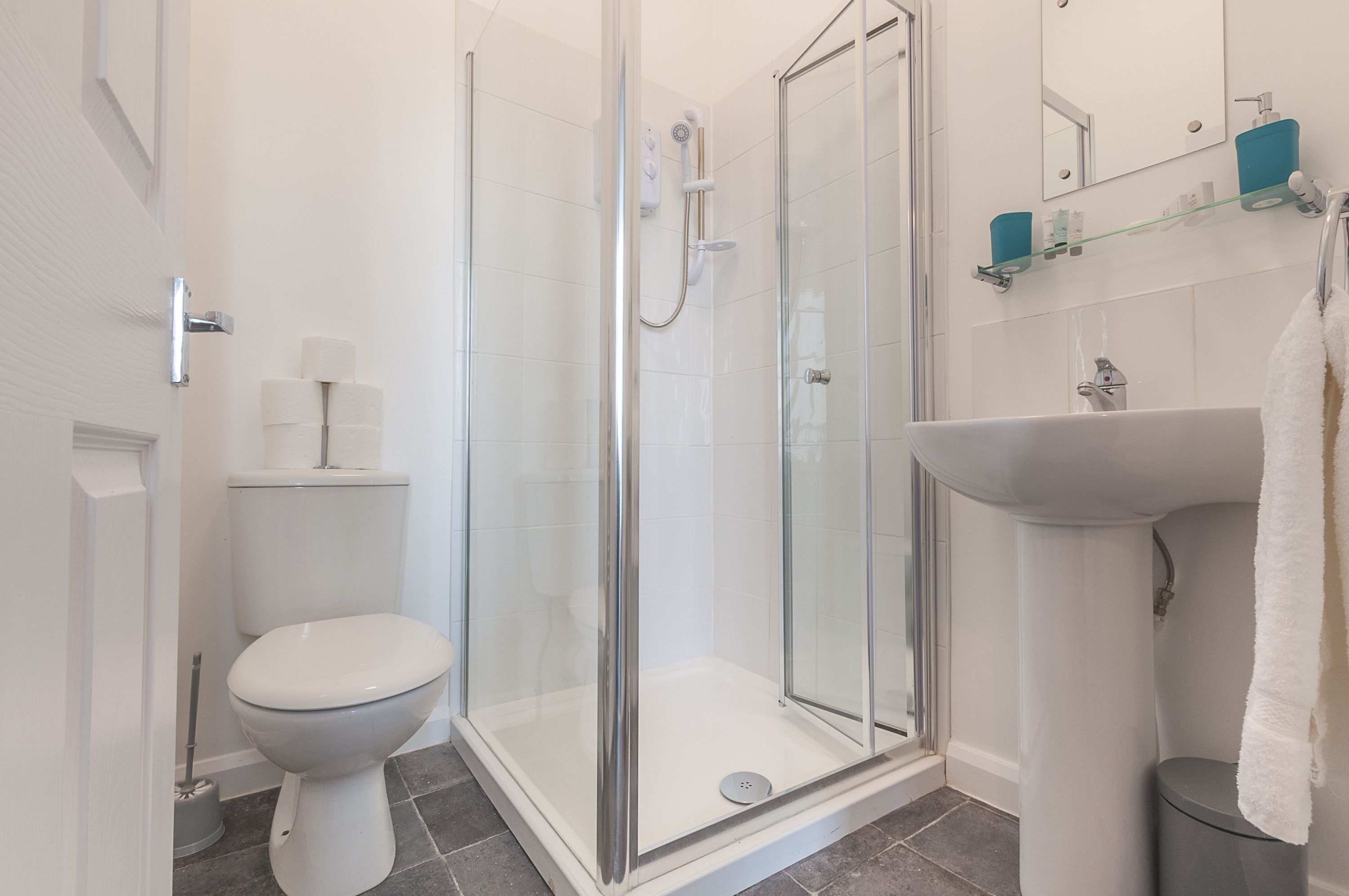 goodrington | bathroom | shower, free toiletries, hair dryer, towels