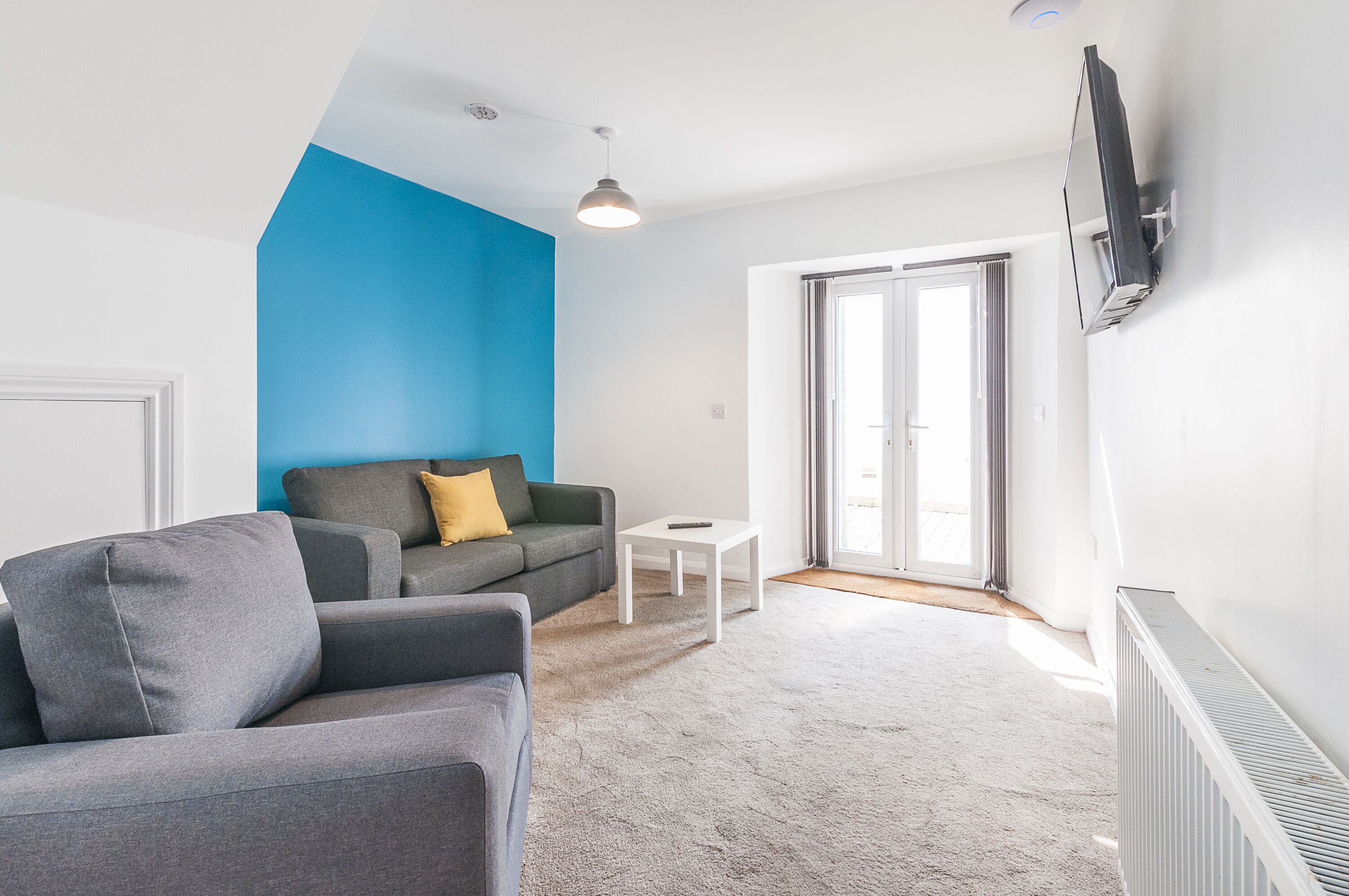 Watcombe (Split Level) | 起居区 | 37-英寸纯平电视（配备数码频道）、电视、Netflix