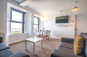 Churston | Oppholdsrom | En 37-tommers Flatskjerm-TV med digitale kanaler samt TV og Netflix
