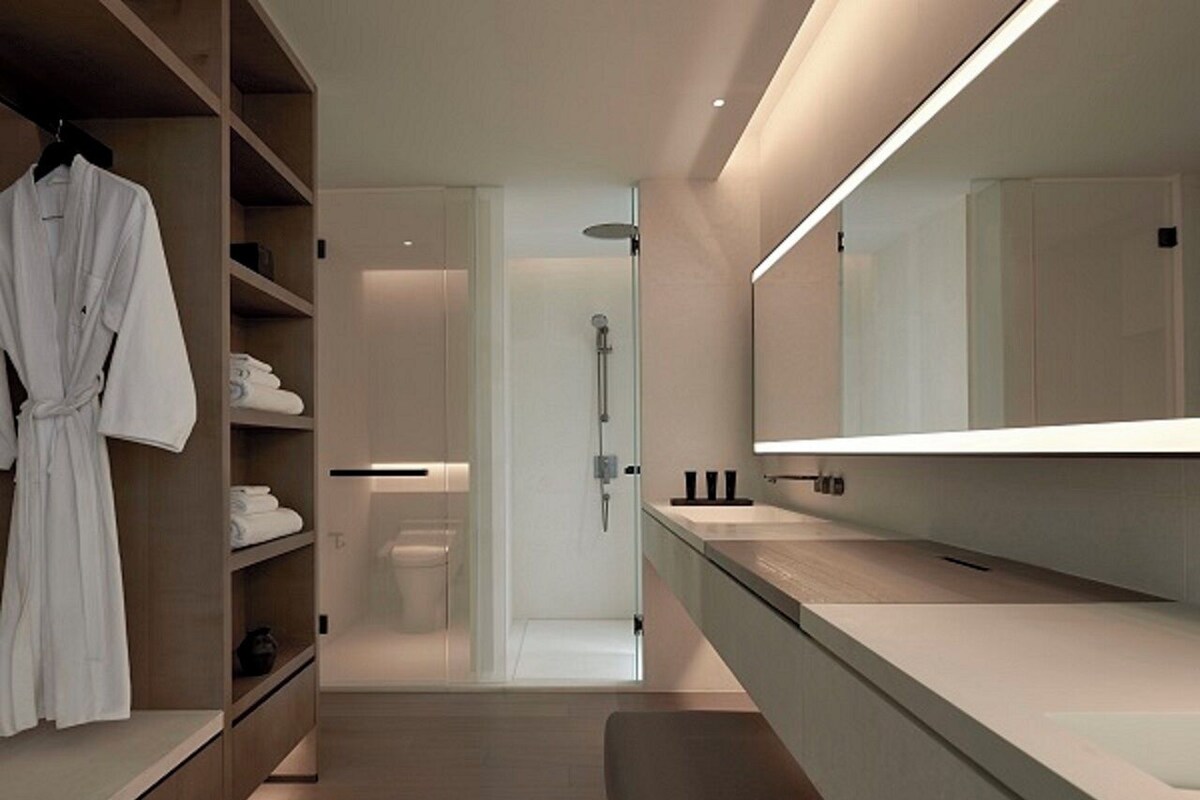 Salle de bain | Baignoire et douche séparées, baignoire relaxante profonde