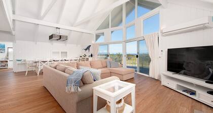 Kingsley Beach House - Boat Harbour - Expansive Home with Air Con and Wifi sleeps 10