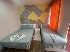Free WiFi, bed sheets - Ersoy Ak Pansiyon (Antalya)