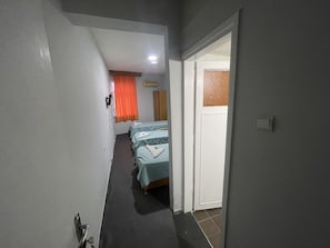 Quarto triplo, banheiro privativo | Wi-Fi de cortesia, roupa de cama