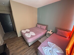 Free WiFi, bed sheets - Ersoy Ak Pansiyon (Antalya)