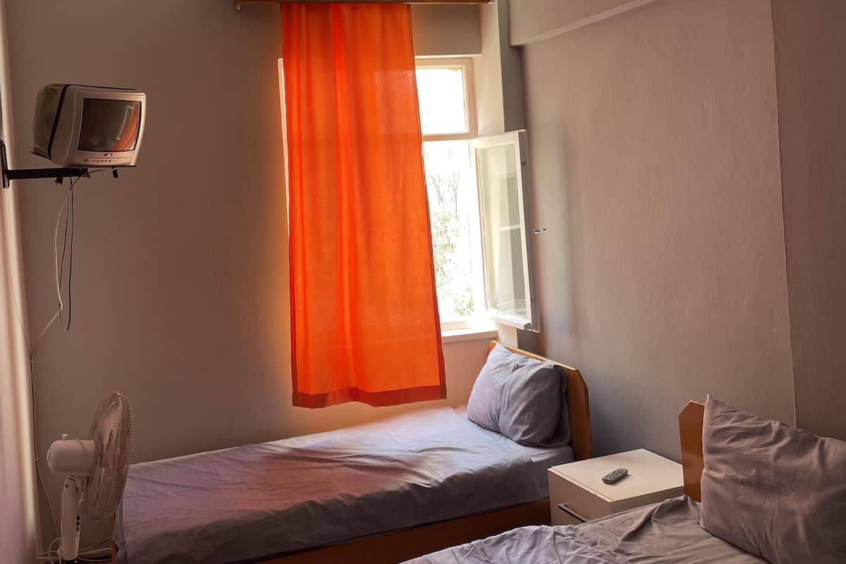 Double Room, Shared Bathroom | Free WiFi, bed sheets