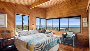 3 bedrooms, desk, iron/ironing board, WiFi - 38 Pacific Terrace, Coolum Beach (Coolum Beach)