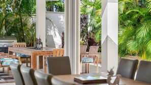 Outdoor dining - 11 Dalmor Court, Coolum Beach (Coolum Beach)