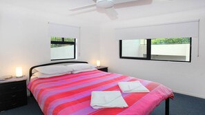 3 slaapkamers, een bureau, een strijkplank/strijkijzer, wifi