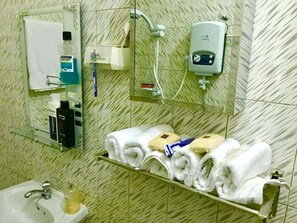 Bathtub, jetted bath, hair dryer, towels
