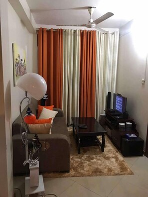Smart TV, videojuegos, reproductor de DVD y tenis de mesa 