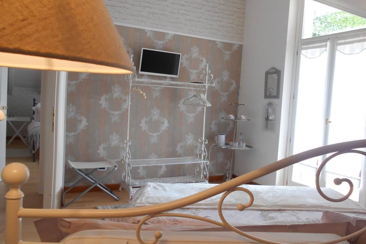 Romantic Double Room, 1 Queen Bed, Non Smoking | Premium bedding, pillowtop beds, WiFi (free)