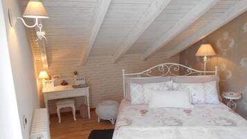 Romantic Double Room, 1 Queen Bed, Non Smoking | Premium bedding, pillowtop beds, free WiFi