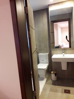 經典公寓, 2 間臥室 | 浴室 | 淋浴設備、雨淋花灑、免費梳洗用品、風筒