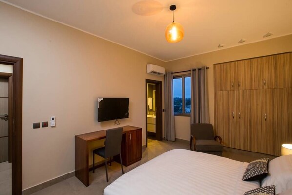 經典公寓, 2 間臥室 | 2 間睡房、羽絨被、遮光窗簾/窗簾、熨斗/熨衫板