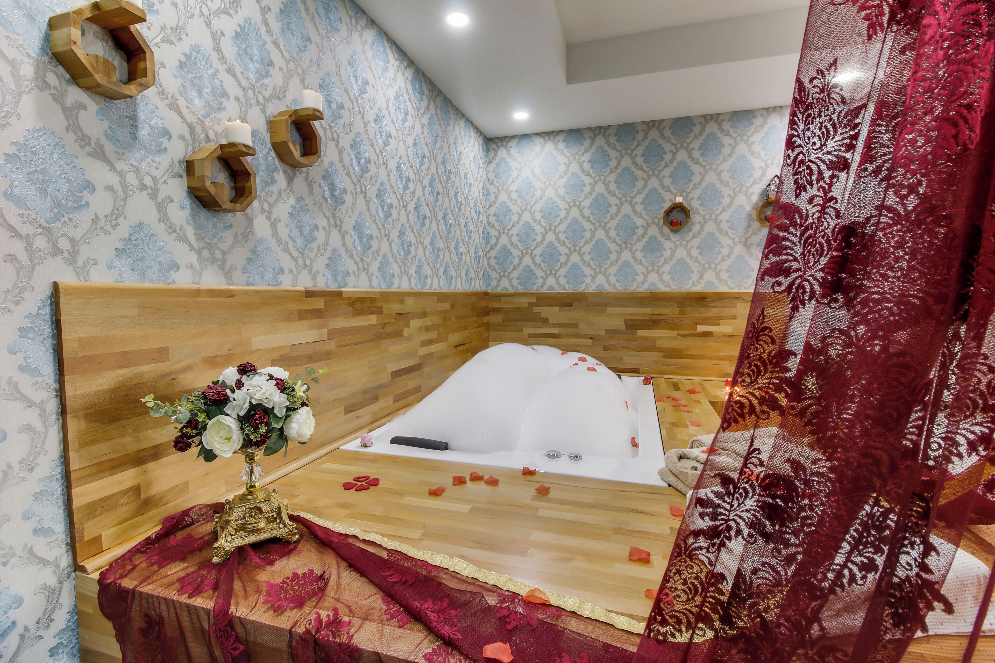 deluxe suite | living area | lcd tv