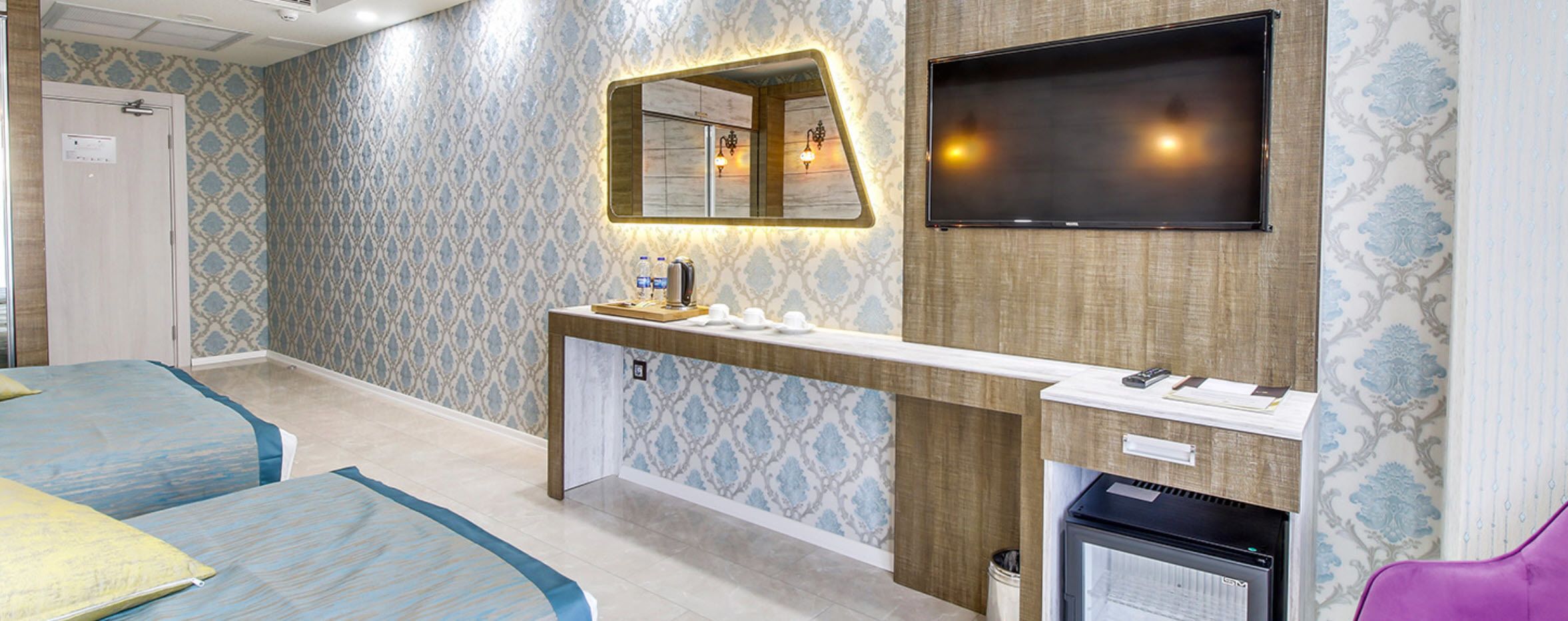 standard twin room | minibar, in-room safe, desk, blackout curtains