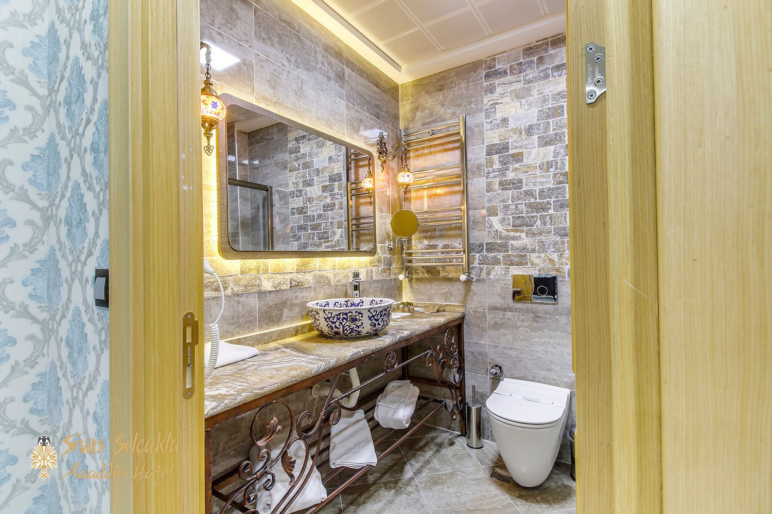 deluxe double room | bathroom | shower, free toiletries, hair dryer, slippers