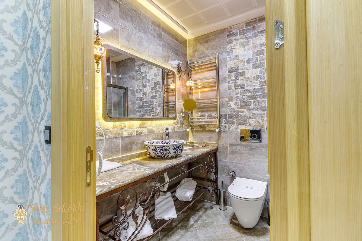 deluxe double room | bathroom | shower, free toiletries, hair dryer, slippers