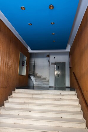 Interior entrance - Garden Central Athinian Apartments (Athens)