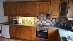 Standaard resortwoning, Meerdere bedden, niet-roken | Privékeuken | Een koelkast, een microgolfoven, een oven, een kookplaat