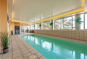 Alberca techada y alberca climatizada