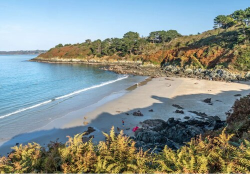 Apartment with stunning sea views and equipped with heated swimming pool