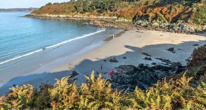 Apartment with stunning sea views and equipped with heated swimming pool