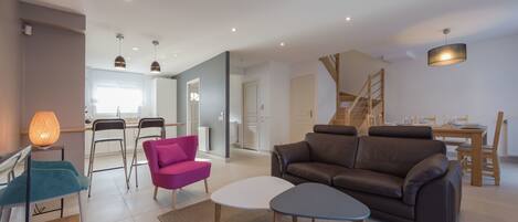 House, 4 Bedrooms, Non Smoking | Living room