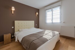 Huis, 4 slaapkamers, niet-roken | 4 slaapkamers, individueel gemeubileerd, een strijkplank/strijkijzer