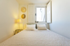 2 bedrooms, iron/ironing board, free WiFi, bed sheets - Family Matters | Historic Center (Porto)