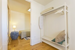 2 makuuhuonetta, silitysrauta/-lauta, ilmainen Wi-Fi, vuodevaatteet