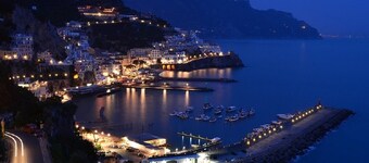 CARTIERA in the only complex with Pool in Amalfi town by AMALFIVACATION.IT