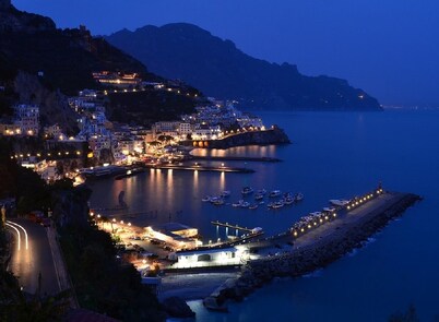 CARTIERA in the only complex with Pool in Amalfi town by AMALFIVACATION.IT