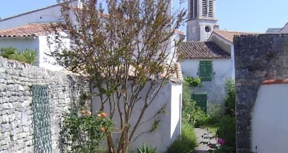 ASUNTO / RESID seisoi allas, ranta 100m