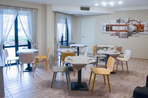 Petit déjeuner buffet compris tous les jours