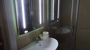 Economy-Doppelzimmer (Paestum) | Badezimmer