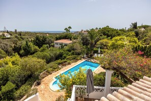 Outdoor pool, a heated pool, pool loungers - Villa Quinta Verde - Villa near Carvoeiro and Marinha beach with private pool. (Caramujeira)