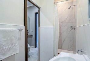 Apartment, 1 Bedroom, Non Smoking, Sea View (1/4) | Bathroom | Shower, rainfall showerhead, hair dryer, towels - Ballito Bay holiday Apartment (Ballito)