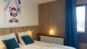 2 bedrooms, iron/ironing board, travel cot, free WiFi