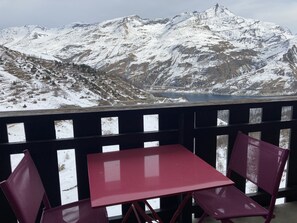Outdoor dining - ski in / ski out cosy apartment, nice view, WIFI (Tignes)