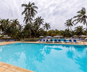 Outdoor pool, pool loungers