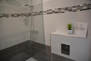 Shower, free toiletries, hair dryer, towels