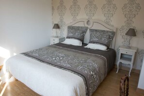 Double Room (L'Oursine) | Premium bedding, individually decorated, individually furnished, desk - La Maison du Saussoy (Saint-Augustin)