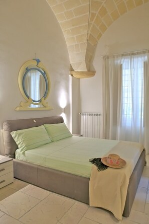 5 Schlafzimmer, Schreibtisch, Bügeleisen/Bügelbrett, kostenloses WLAN